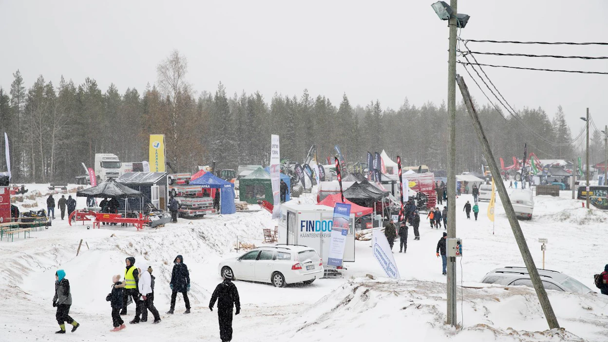 Haapavedellä järjestettäville Pro forest -messuille saapui runsaasti niin metsäalan ammattilaisia kuin esimerkiksi koululaisryhmiä.