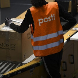 Postin toimittamien pakettien määrä Suomessa ja Baltian maissa kasvoi.