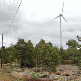 Tuulivoimaloiden tuotantohuiput eivät vastaa Suomen kulutushuippua. Tarvitaan muun muassa varastointia, mikä taas lisää tuotantokustannuksia.