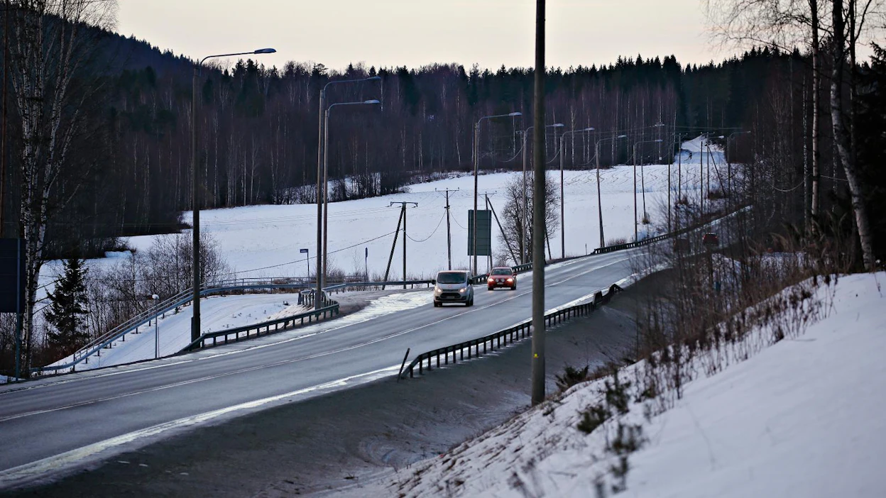 Autoilijoita on peloteltu sillä, että kylmän moottorin käynnistäminen kovalla pakkasella rasittaa sitä saman verran kuin satojen kilometrien ajo.
