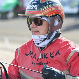 Tuomas Pakkasen Mauritz Match tavoittelee ravien toisen lähdön voittoa Oulussa.