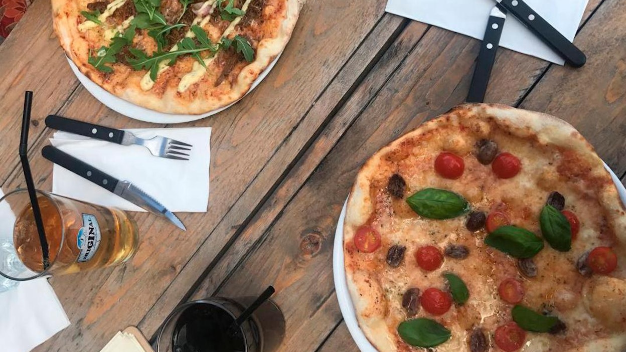 Vasemmalla Magda, oikealla Björklund.