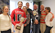 Yksi Lähdekorven perheen huippuhetkistä: Finlandia-Ajon voittoa juhlimassa Maija Lähdekorpi, Johan Untersteiner, Hanna, Pekka ja Kari Lähdekorpi sekä Roland ja Inga-Lill Svensson.