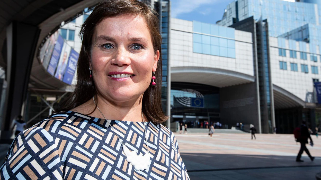 Mirja Vehkaperän mukaan osa puolueista on unohtanut, kuinka paljon metsäpohjaiset tuotteet voivat syrjäyttää öljypohjaisia tuotteita.