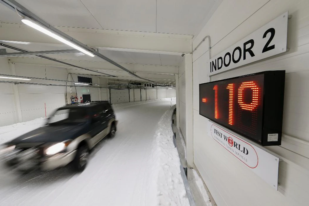 Helmikuussa valmistunut Indoor 2 on mutkainen 400 metrin rata, jolla voi testata ajettavuutta.