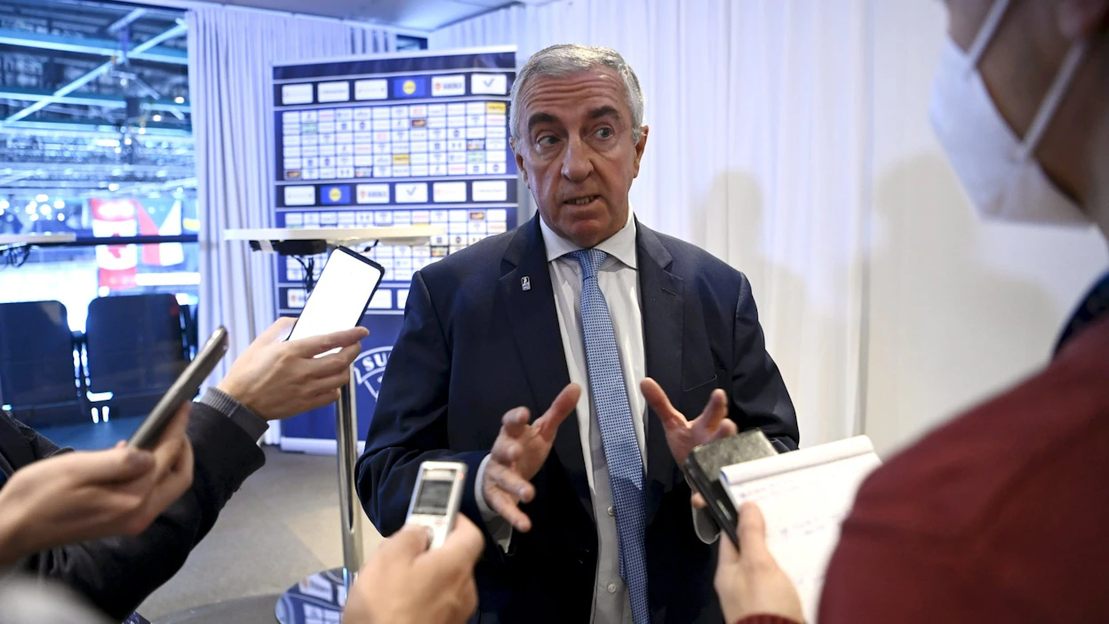 Jääkiekon miesten MM-turnausta ei pelata ensi vuonna Venäjällä, Kansainvälinen jääkiekkoliitto IIHF ilmoitti. Kuvassa IIHF:n puheenjohtaja Luc Tardif. LEHTIKUVA / Antti Aimo-Koivisto.