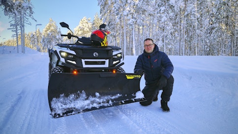 Electricin valttikortit ovat tasainen vääntö, äänettömyys ja hajuttomuus, sanoo konemyyjä Olli Tarsa Sodankylästä.