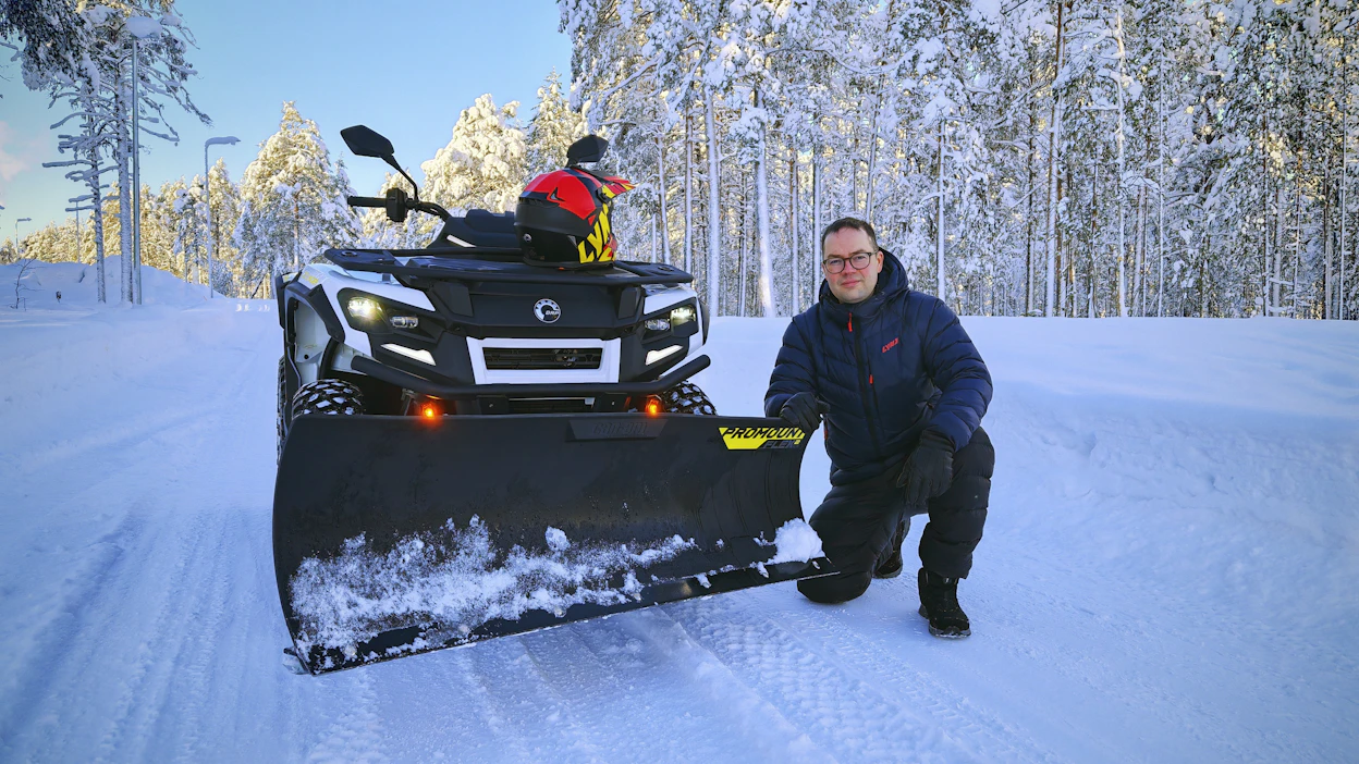 Electricin valttikortit ovat tasainen vääntö, äänettömyys ja hajuttomuus, sanoo konemyyjä Olli Tarsa Sodankylästä.