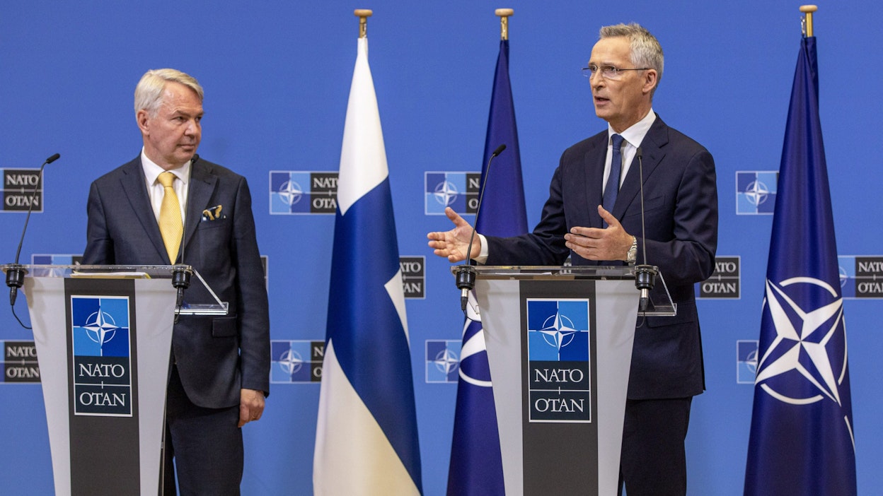 Suomea Naton ulkoministerien kokouksessa edustaa ulkoministeri Pekka Haavisto (vihr.). Sotilasliiton pääsihteeri Jens Stoltenberg toivoi viime perjantaina, että Suomen ja Ruotsin jäsenyyksien ratifioinnit etenevät mahdollisimman ripeästi.