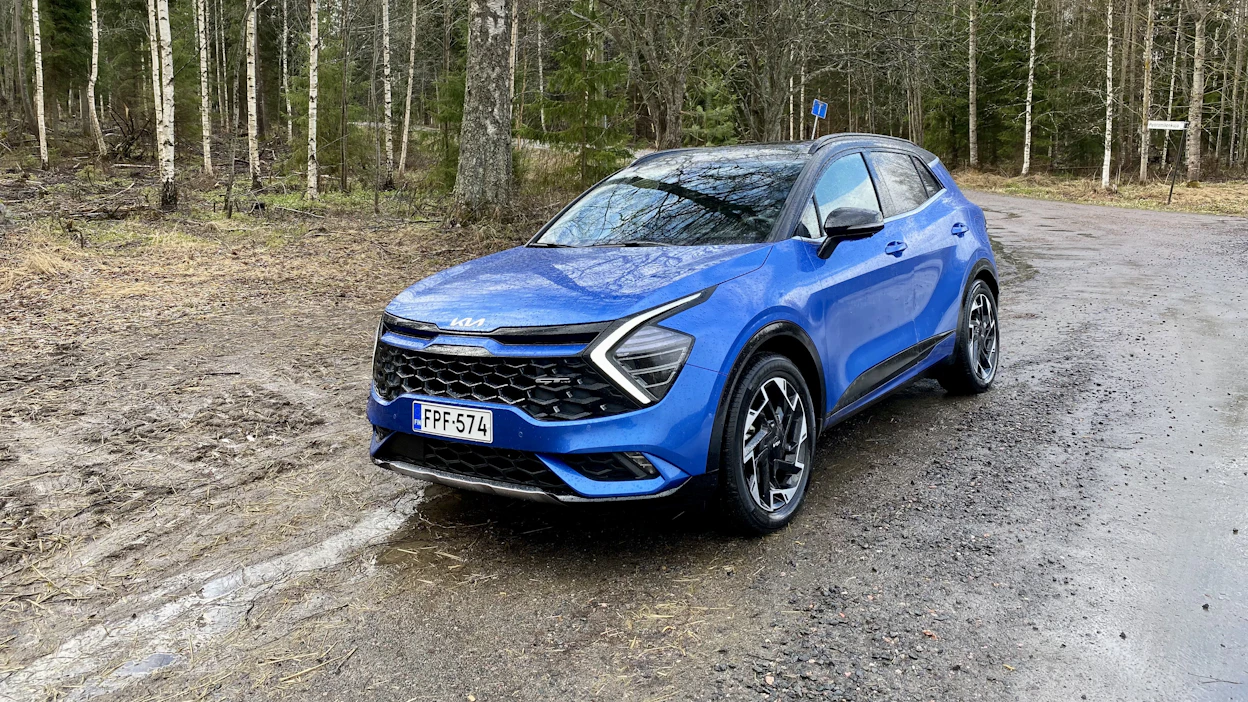 Kia Sportagen lataushybrdi kulkee pelkällä sähköllä parhaimmillaan jopa 70 kilometriä.