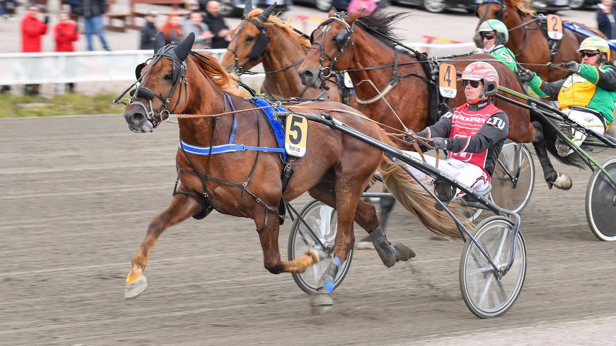 Alarik Huikea (5) piti Landen Toivon (4) takanaan viime vuoden Kriteriumissa. Kuinka käy tänä vuonna Derbyssä?
