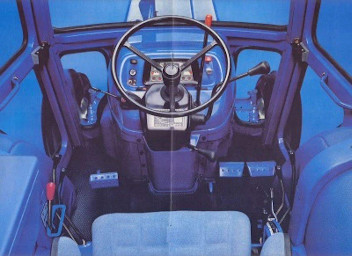 83Ford6610ohjaamo