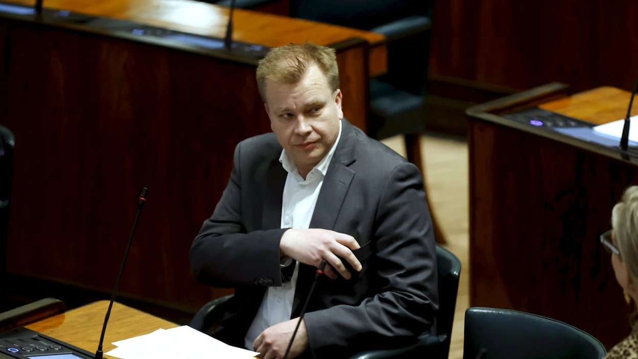 Puheenjohtaja Antti Kaikkosen mukaan on epäselvää, vähennetäänkö esimerkiksi vammaisten henkilökohtaista apua tai avataanko lastensuojelulaki. LEHTIKUVA / RONI REKOMAA.