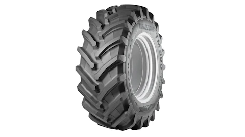 Kun traktorit kasvavat ja ovat tehokkaampia, on tärkeätä, että renkaat tekevät muutakin kuin kantavat kuormaa. Tähän Trelleborg lupaa ratkaisun uuden TM900 Progressive Traction -renkaan myötä. 