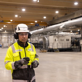 Kuvassa Äänekosken kertopuutehtaan projektijohtaja Eero Lampola.