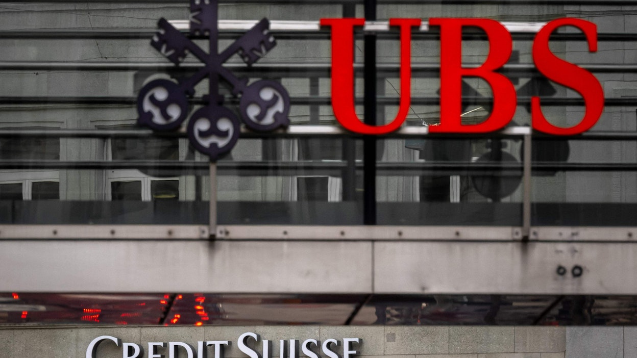 UBS:n on kerrottu käyvän jo pitkälle edenneitä neuvotteluja vaikeuksiin joutuneen Credit Suissen ostamisesta. LEHTIKUVA/AFP. 
