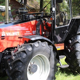 Valmet 855 -traktoria valmistettiin vuosina 1989-1991. 