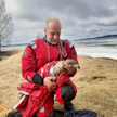 Merikotka alistui pelastajien käsittelyyn helposti, sillä sen voimat olivat lopussa.