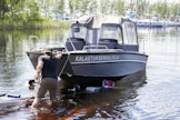 Suomessa kalastamista valvovat valtuutettujen kalastuksenvalvojien lisäksi poliisi, Metsähallitus, Rajavartiolaitos, ely-keskus ja Tulli.
