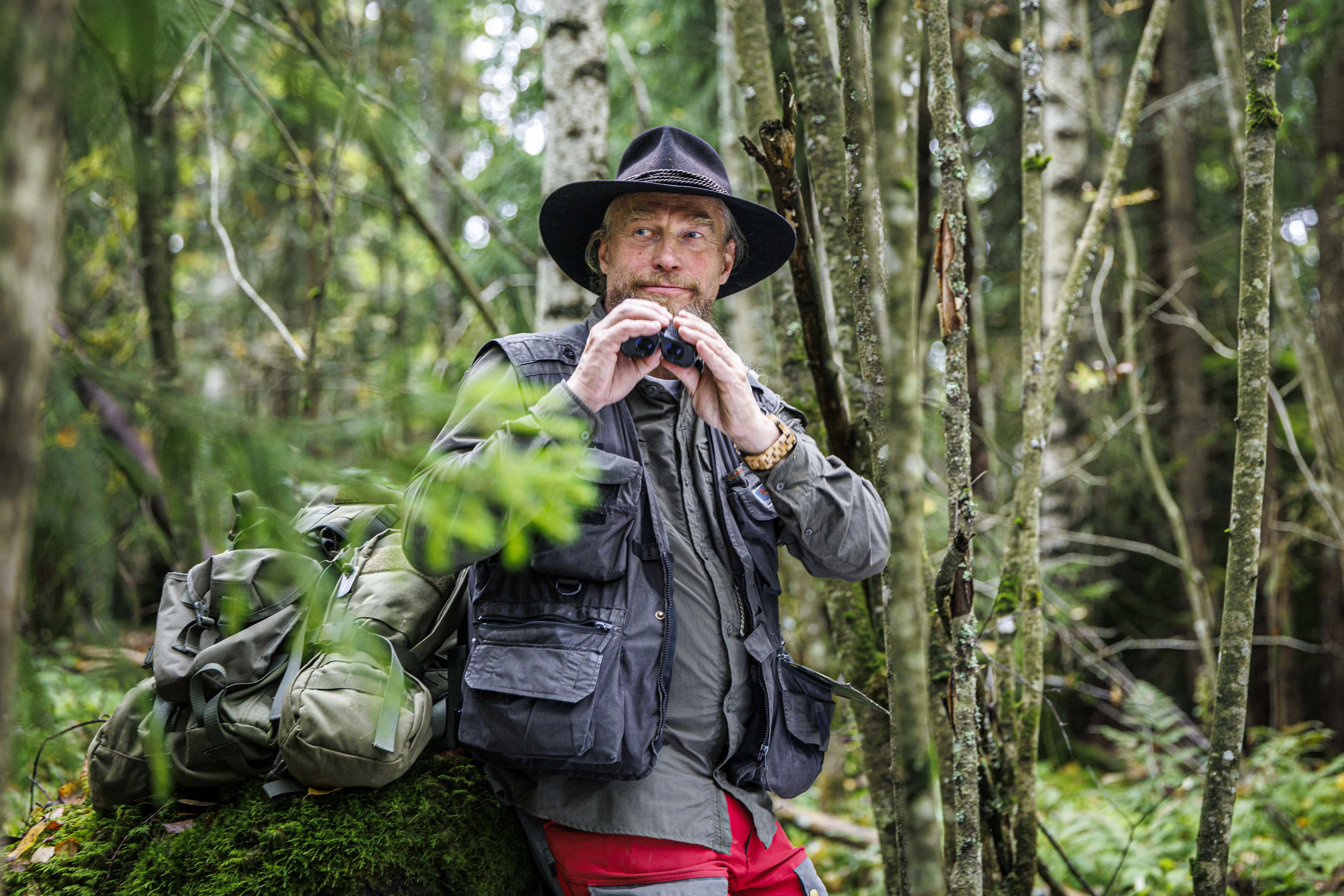 Petojen käytöksen tuntevan Juha Suonpään on vaikea ymmärtää petoihin ja metsiin kohdistuvaa pelkoa. ”Metsähän on tosi turvallinen paikka verrattuna taksijonoon ja kaupunkeihin ylipäätään. Petoja varallisempia ihmisille ovat koirat, punkit ja ennen kaikkea ihmiset itse.”