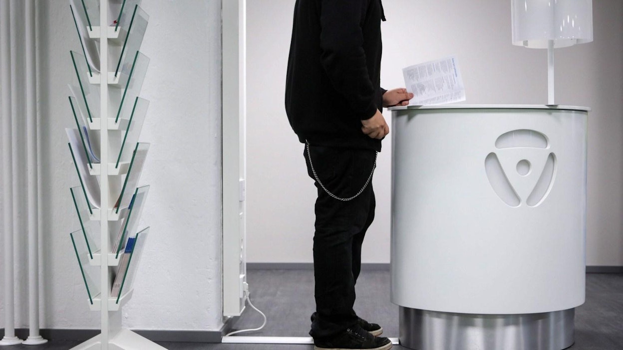 Työttömien määrä putosi helmikuussa 6000:lla viime vuoteen verrattuna. LEHTIKUVA / Anni Reenpää