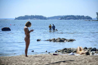 Sää on poutainen ja aurinkoinen suurimmassa osassa maata. LEHTIKUVA / AKU HÄYRYNEN