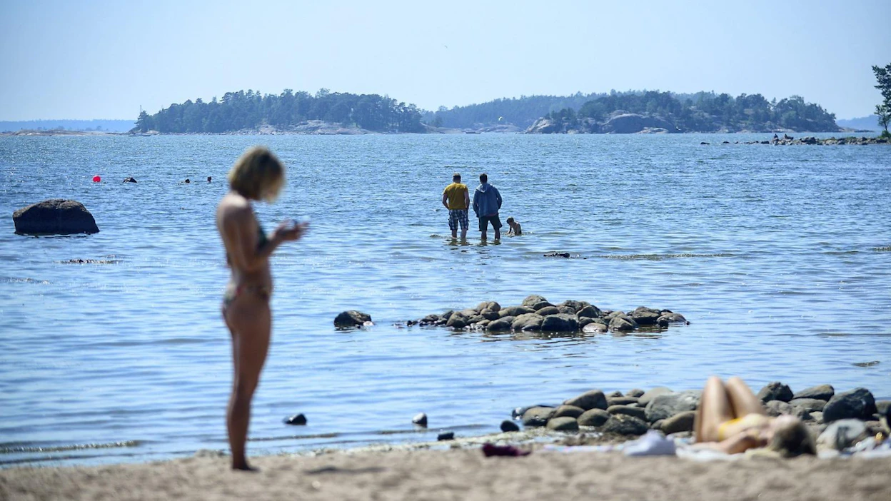 Sää on poutainen ja aurinkoinen suurimmassa osassa maata. LEHTIKUVA / AKU HÄYRYNEN
