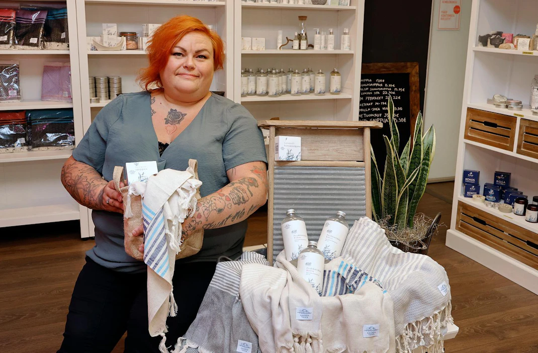"Tuotteiden pitää olla turvallisia sekä ympäristölle että ihmisille", Johanna Amnelin kuvailee.