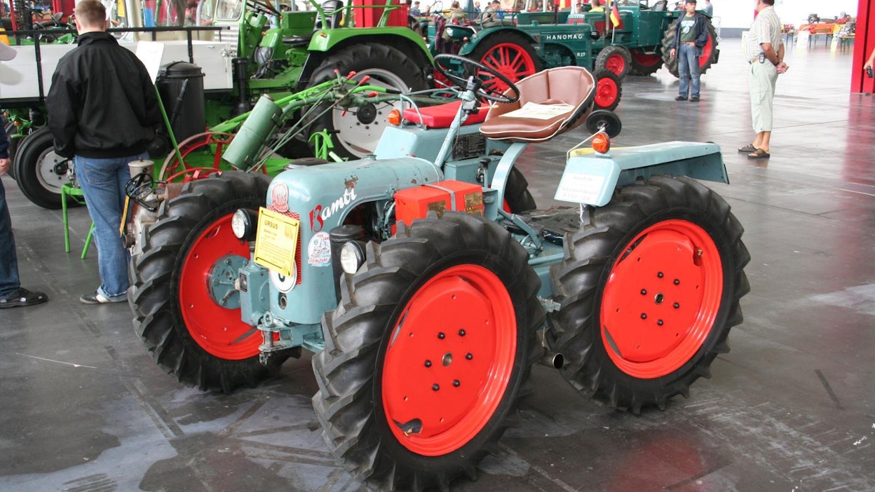 Ursus C10 Bambi -traktoria valmistettiin vuosina 1952-57 Wiebadenissa, Länsi-Saksassa. Traktoria on valmistettu eri moottorivaihtoehdoilla yhteensä 350 kpl.
