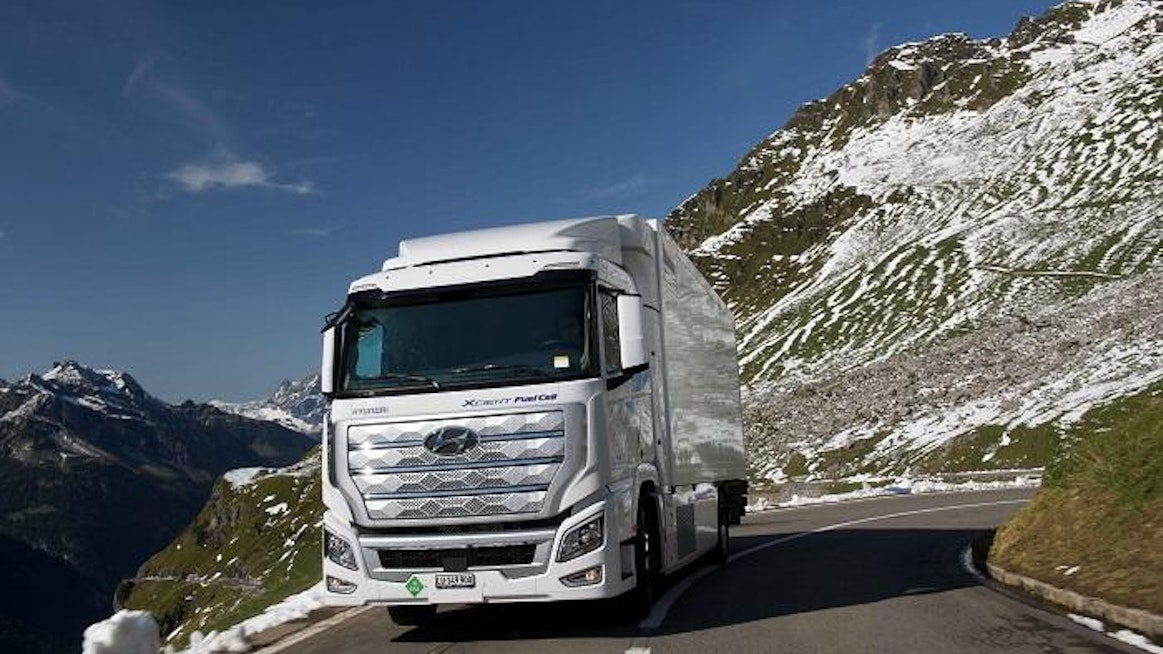 Ympäristöystävällinen kuljetuskalusto yleistyy tulevina vuosina vauhdilla Euroopassa. Merkittävä tekijä on Hyundai, jonka XCIENT Fuel Cell -kuorma-autojen pilottihanke Sveitsissä on päässyt hyvään vauhtiin.