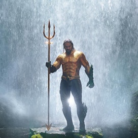 Jason Momoan näyttelemä Aquaman etsii käsiinsä Atlantiksen ensimmäiselle hallitsijalle kuuluneen kolmikärjen päästäkseen kuninkaaksi.