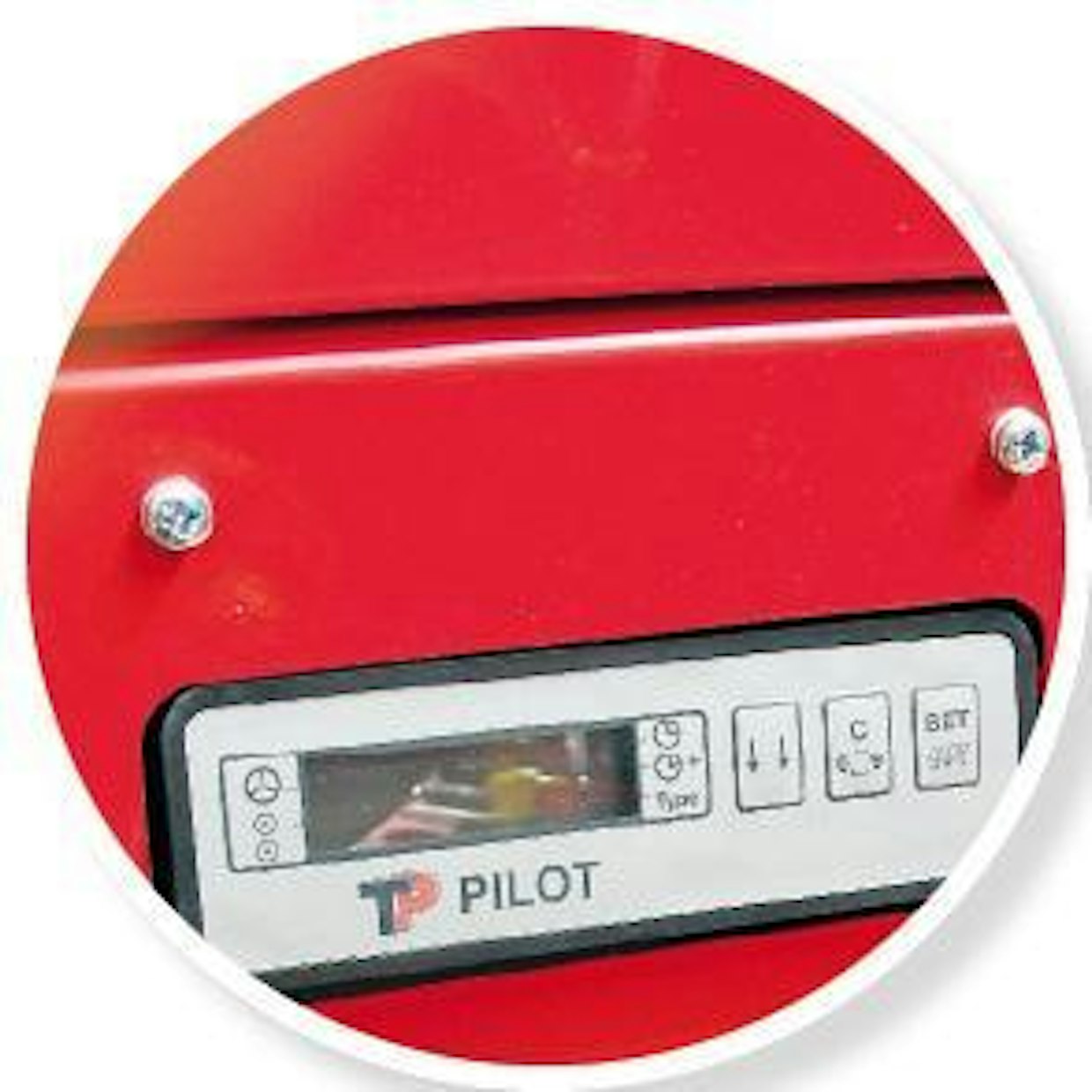 Hydraulisyöttöisessä TP-270 -hakkurissa on syöttönopeutta säätävä, teräroottorin akselin elektroninen TP Pilot -kierroslukuvahti. Sama laite löytyy vakiona myös TP-130 -puistohakkurista. (PJ)