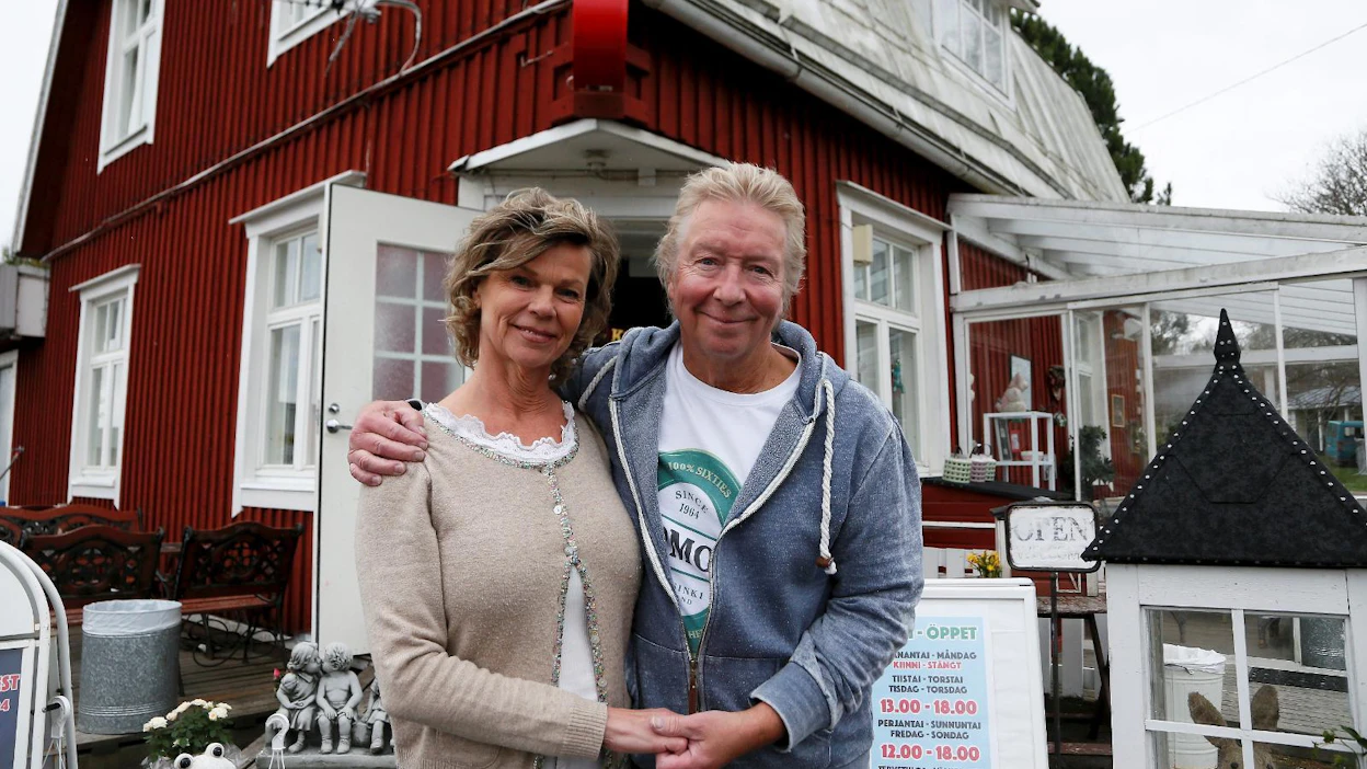 Tiina ja Kisu Jernström pitävät kyläpuotia Inkoon Degerbyssä. Tapahtumat muodostavat kaupan liiketoiminnasta noin kolmanneksen.