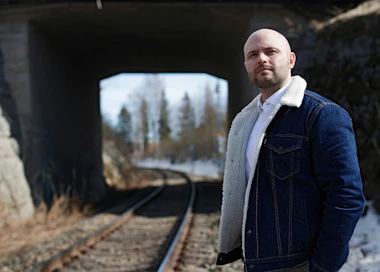 "Puolustusvoimat puolustaa aina isänmaata ja tekee, mikä tarpeen on. Luulisi, että myös siviilipalvelusta voisi hyödyntää. Syytä ainakin olisi", Joonas Könttä sanoo.