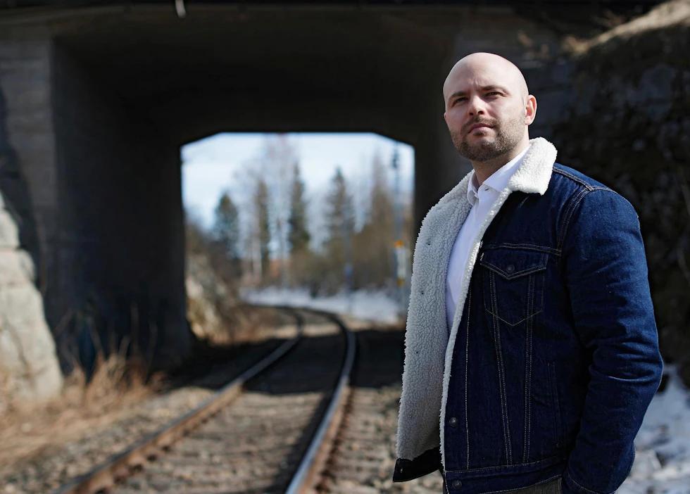 "Puolustusvoimat puolustaa aina isänmaata ja tekee, mikä tarpeen on. Luulisi, että myös siviilipalvelusta voisi hyödyntää. Syytä ainakin olisi", Joonas Könttä sanoo.