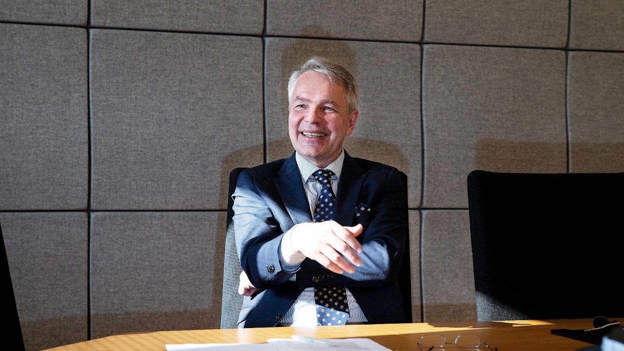 Ulkoministeri Pekka Haavisto aikoo lomailla heinäkuussa. Hänellä on sisarustensa kanssa Tampereen Teiskossa vanha sukutila aittoineen ja navettoineen.