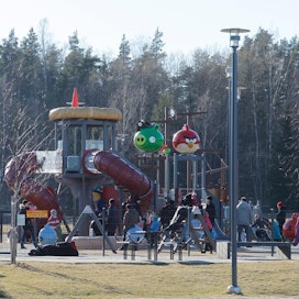 Rovion Angry Birds-peleistä ja -elokuvista tutut hahmot voi nähdä myös lasten leikkipuistoissa.