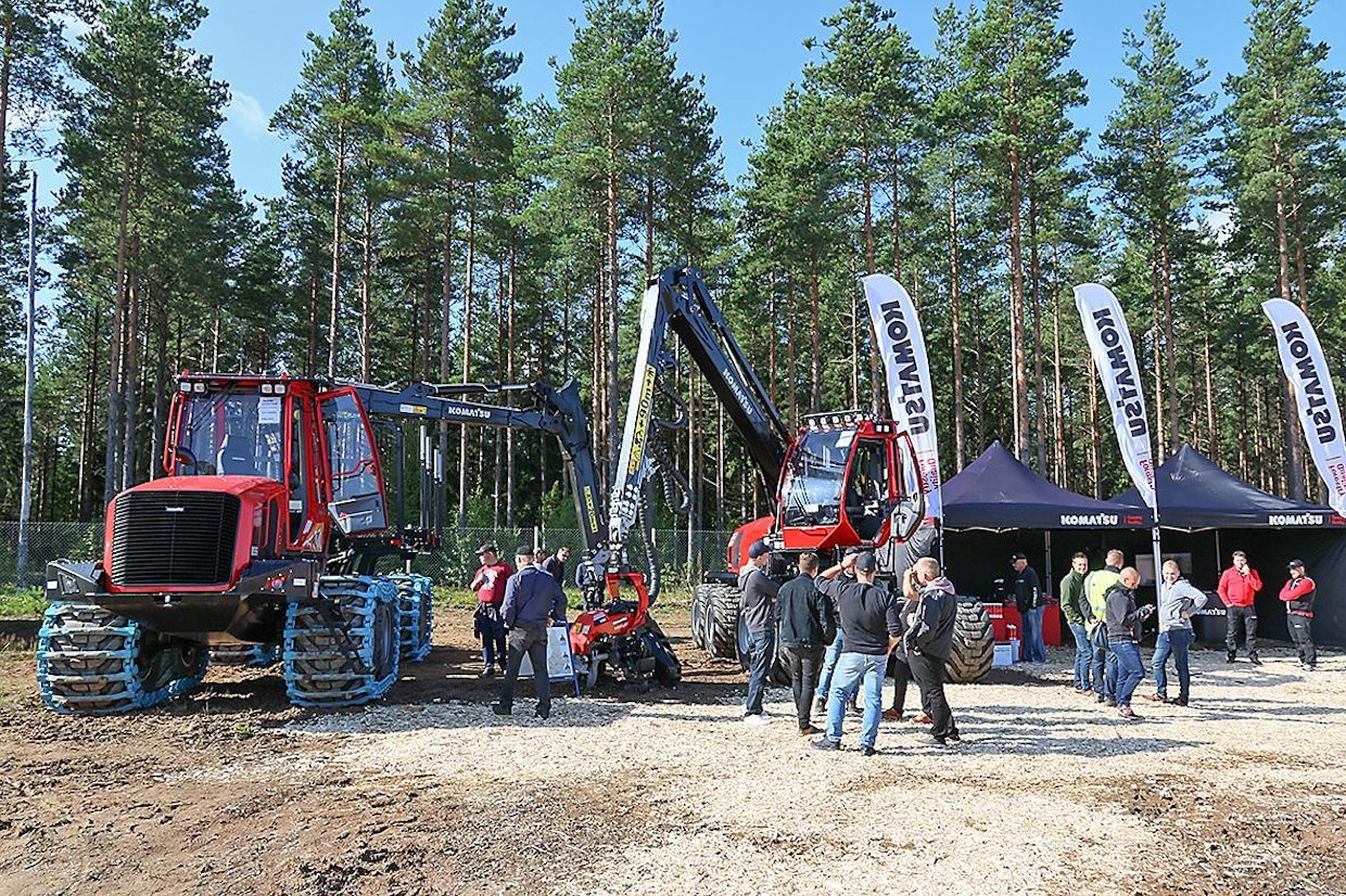 Komatsu Forestilla oli muiden valmistajien tavoin esillä Suomessa suosituimpia malleja. 901XC-harvesterin kaverina oli 855-kuorma- traktori.