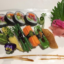 Sushi on suosittua jopa ruotsinlaivalla. Silja Symphonylla on oma sushiravintola, missä saa vaikka poro- tai taimensushia.