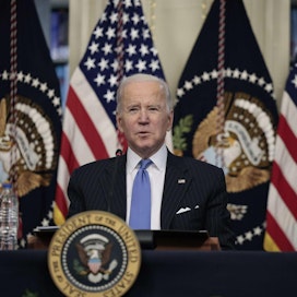 Yhdysvaltain presidentin Joe Bidenin mukaan koronaviruksen omikronmuunnos ei anna aihetta paniikkiin.