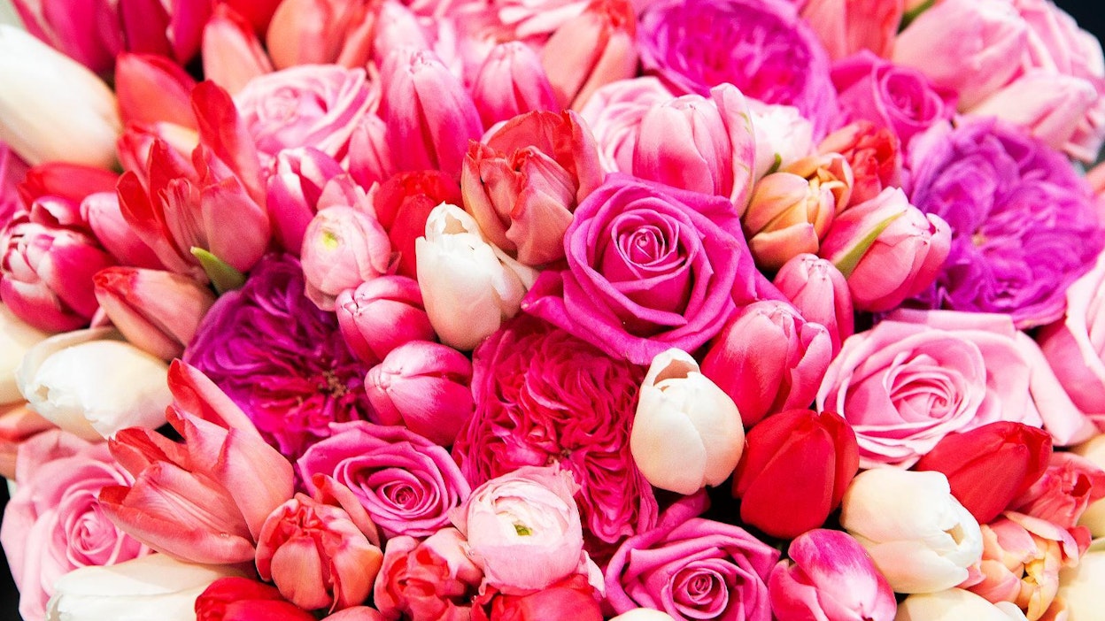 Kukat ovat monen miehen valinta naisen muistamisessa.