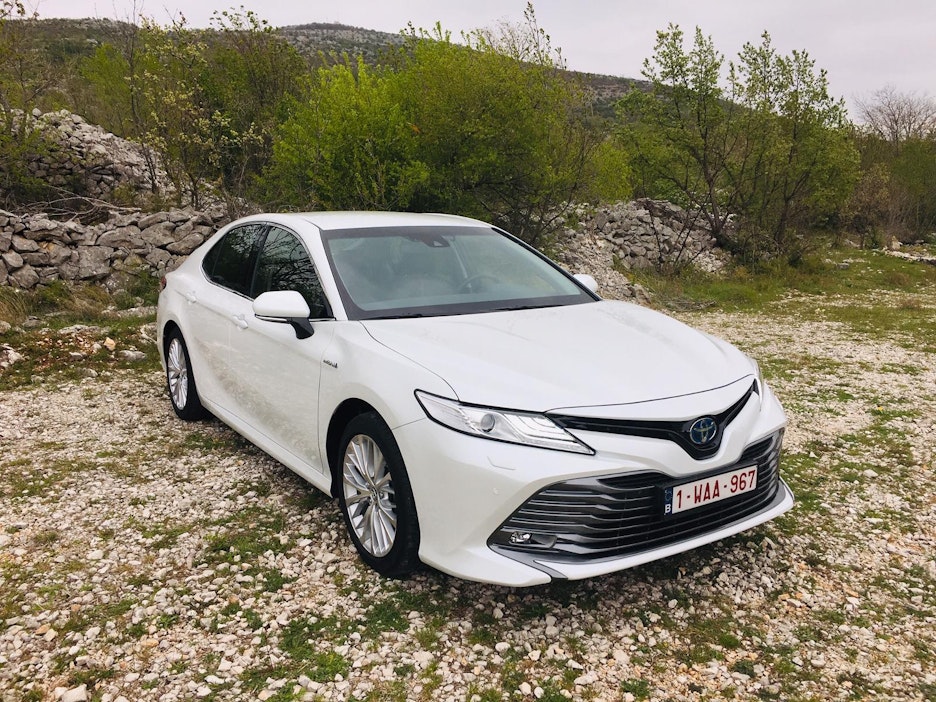 Toyota Camry haastaa edustusluokan.