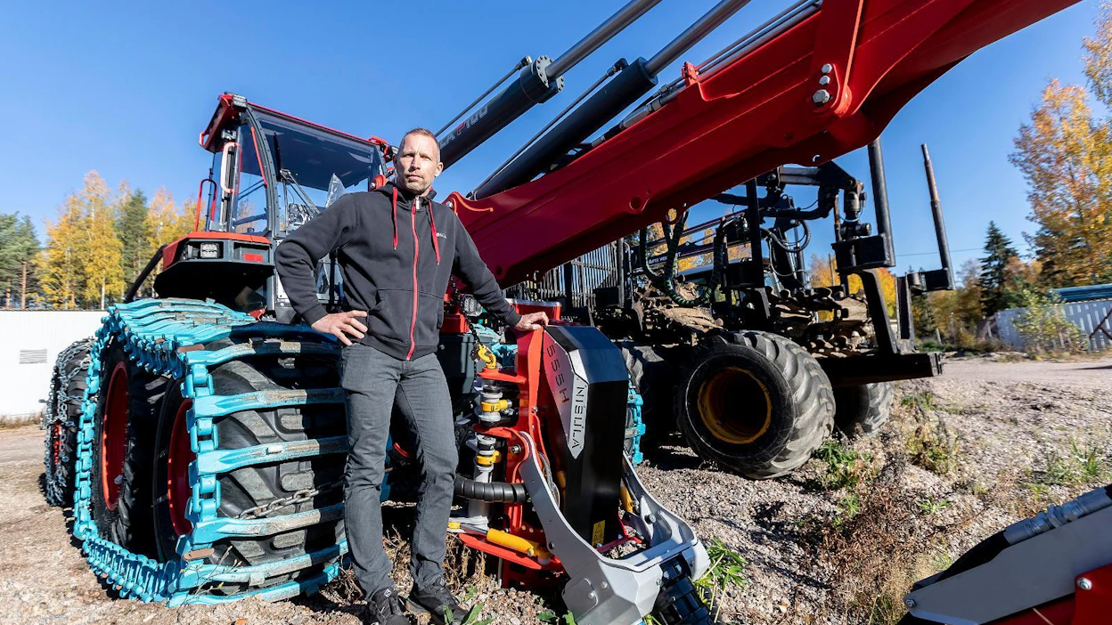 Nisula Forestin upouuden harvennuksiin suunnitellun N6-hakkuukoneen toimitukset alkavat ensi vuonna. Yhtiön myynti- ja markkinointijohtaja Kalle Mattsson esitteli konetta viime keskiviikkona Jämsässä.