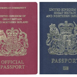 Päätös uudenlaisten passien käyttöönotosta tehtiin, kun Britannian oletettiin vielä eroavan EU:sta maaliskuussa. LEHTIKUVA/AFP