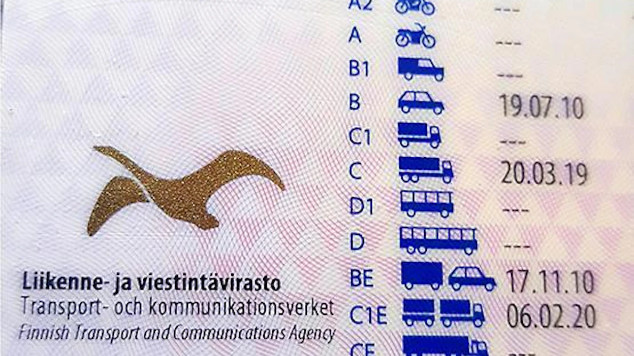 Voimassa olevan lakimuutoksen mukaan vanhat ajokortit ovat voimassa korkeintaan 18.1.2033 asti, vaikka niihin olisi merkitty myöhäisempi voimassaolopäivämäärä.
