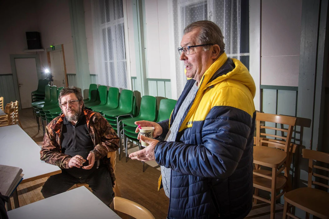 Heikki Hartikainen (vas.) on petoyhdysmies Riistavedeltä ja Arto Tossavainen Kuopiosta. Eri alueiden petoyhdyshenkilöiden tiedot löytyvät riista.fi-sivun yhteystietohausta.