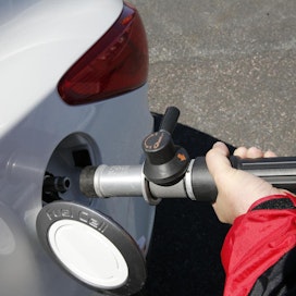 Britannia haluaa parantaa ilmanlaatua edistämällä sähkö- ja kaasuautojen käyttöä.