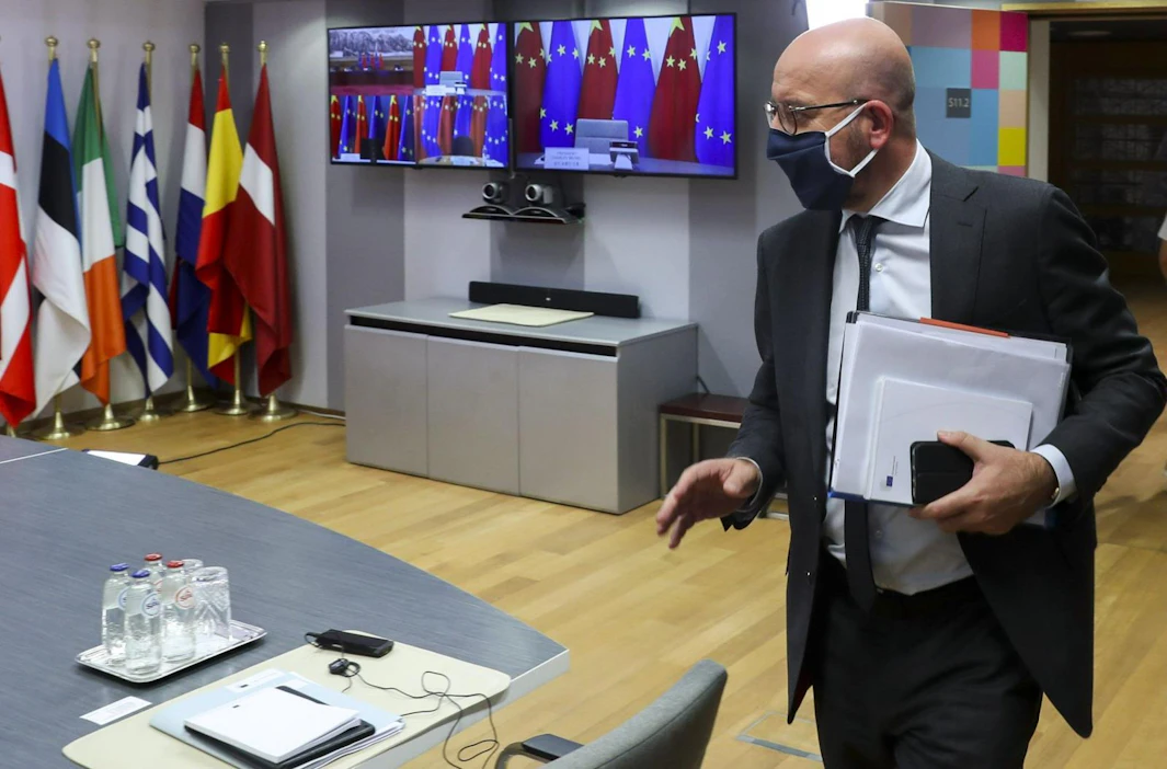 Eurooppa-neuvoston puheenjohtaja Charles Michel on joutunut koronakaranteeniin. EU-johtajien huippukokous siirtyy ensi viikolle.