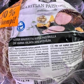 Lihapakkauksessa on logo, jossa on Suomen lippu, vaikka liha on ulkomaista.