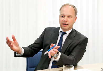 ”Tulemme uudistamaan Vuohelan Herkun tuoteportfoliota ja tuomaan sen osaksi Fazerin gluteenittomien tuotteiden valikoimaa. Vuohelan Herkun hankinta sopii luontevasti osaksi strategiamme toteutusta, ja meistä tulee erittäin vahva tekijä kasvavilla gluteenittomilla markkinoilla", Fazer-konsernin toimitusjohtaja Christoph Vitzthum sanoo tiedotteessa.
